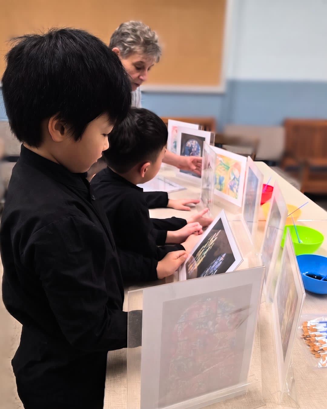 Campers studying artwork